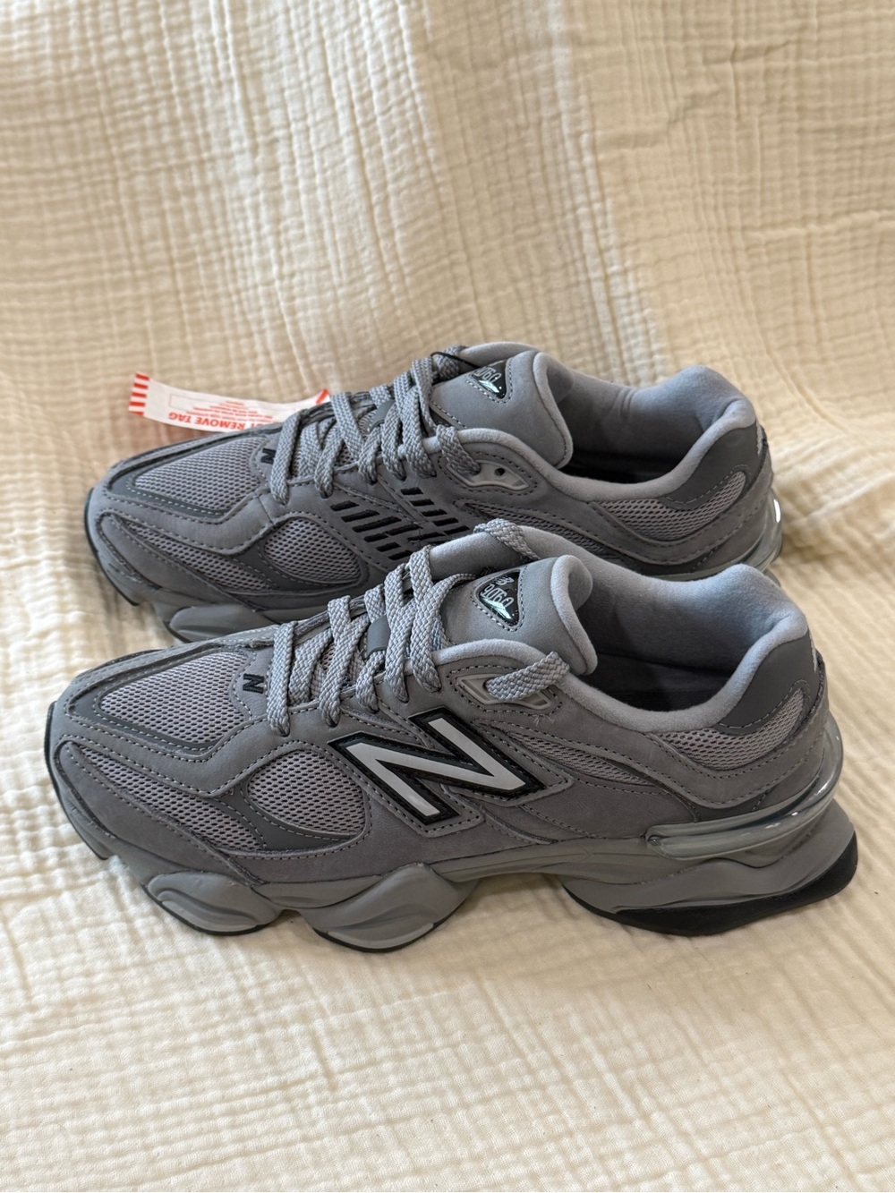 - NEW New Balance 9060 Sneakers BT - Picture 4 of 8